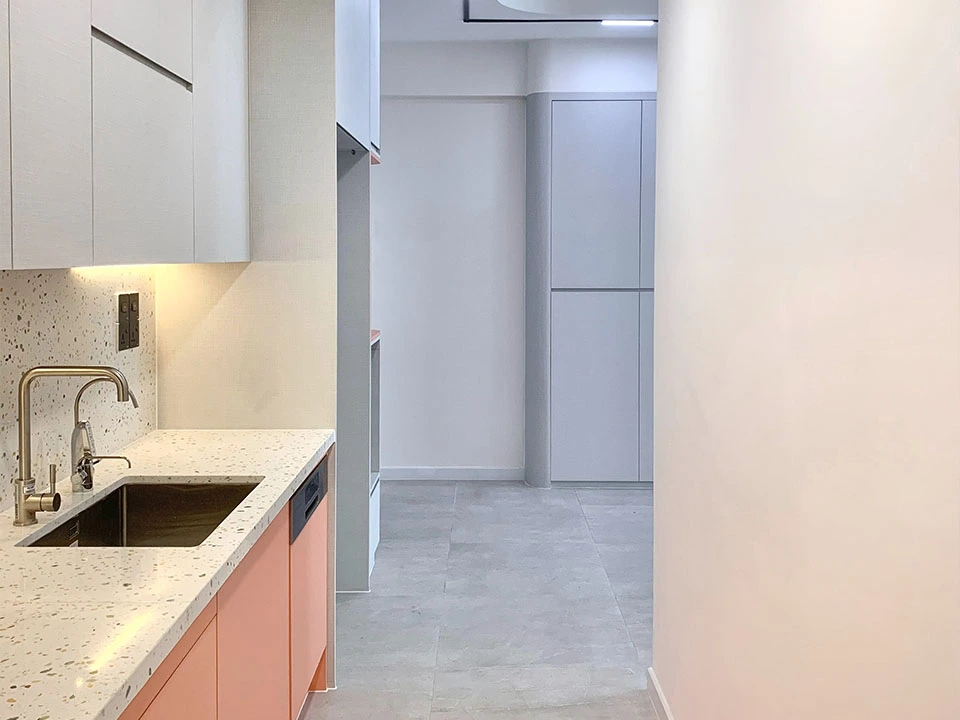 bright walls in a&nbsp;small apartment